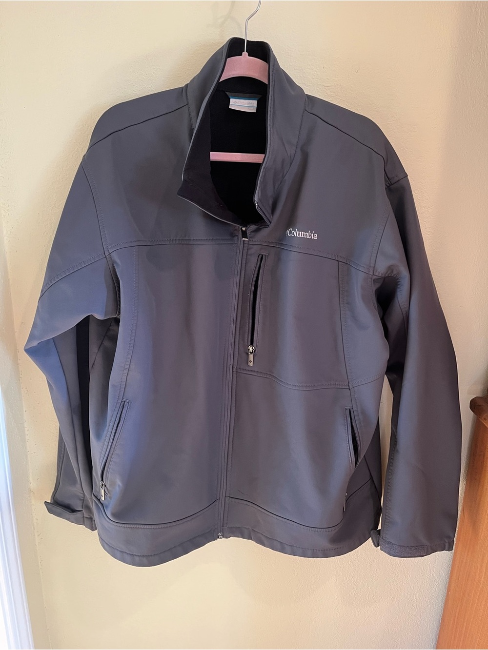 Columbia Men's Slate Gray Performance Softshell Jacket; see last pic small flaw
